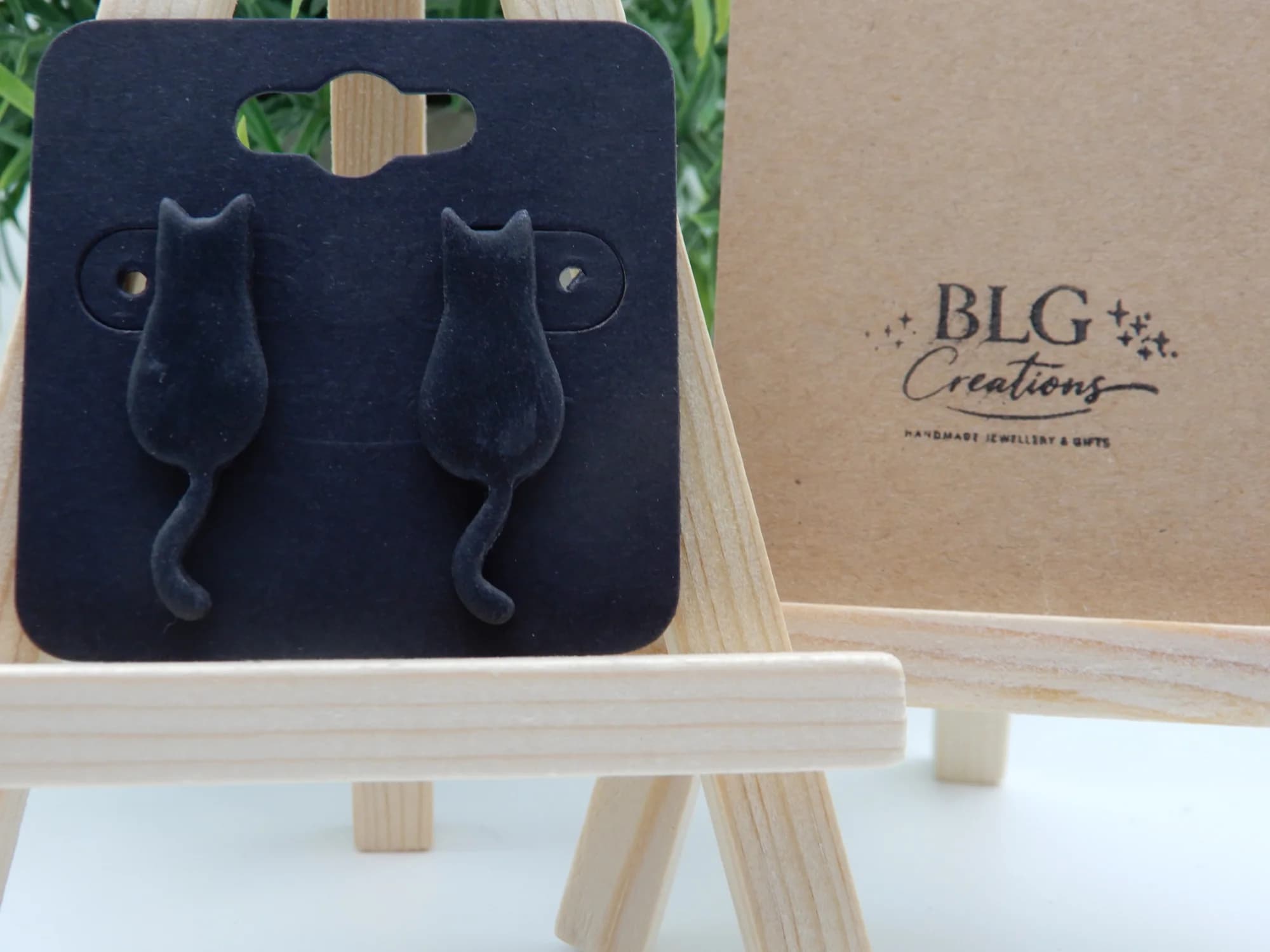 Cat Lover Black Stud Earrings